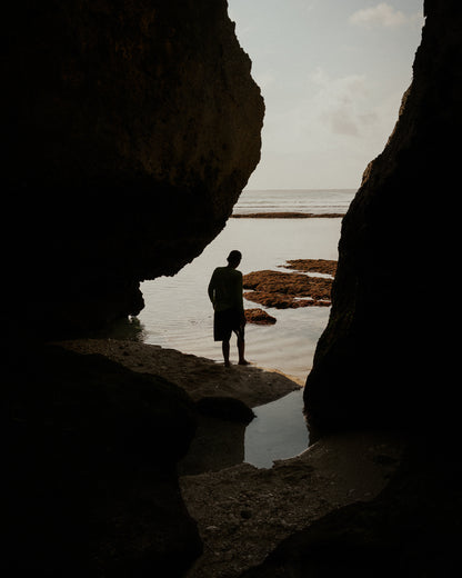 Un homme à Suluban Beach